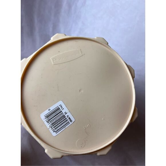 Vintage Rubbermaid Trashcan Waste Bin - Picture 6 of 8